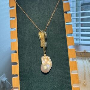 Natural baroque pearl pendant, s925 silver gold-plated buckle,